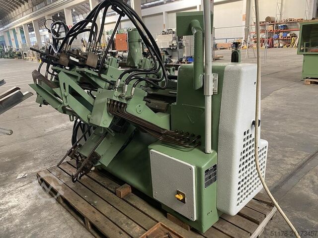 OMA \ 60 \ A Automatische Holzdrehmaschine mit Lademagazin, maximale Werkstücklänge 600 mm. OMA OMA \ 60 \ A