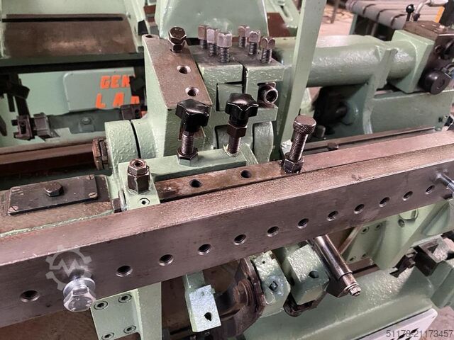 OMA \ 60 \ A Automatische Holzdrehmaschine mit Lademagazin, maximale Werkstücklänge 600 mm. OMA OMA \ 60 \ A