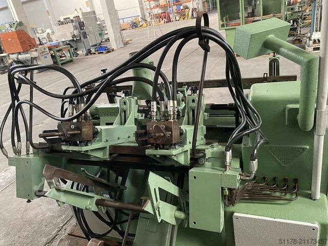 OMA \ 60 \ A Automatische Holzdrehmaschine mit Lademagazin, maximale Werkstücklänge 600 mm. OMA OMA \ 60 \ A