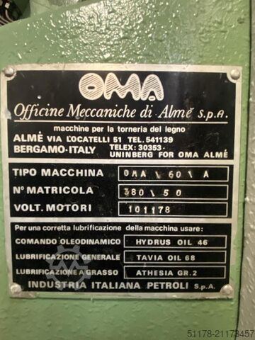 OMA \ 60 \ A Automatische Holzdrehmaschine mit Lademagazin, maximale Werkstücklänge 600 mm. OMA OMA \ 60 \ A