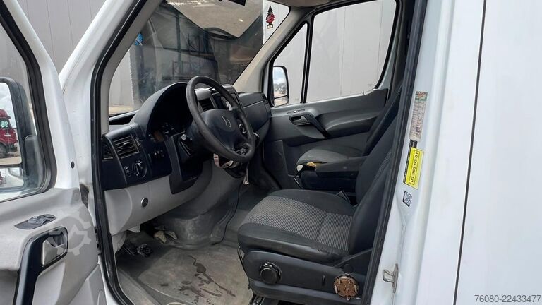 Delivery van Mercedes-Benz Sprinter 519 (3.0 V6 / BELGIAN VAN / EURO 5 / M...