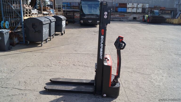 Pallet stacker EP Equipment EST 122