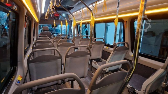 Minibus MERCEDES-BENZ Sprinter 517 Heckniederflur Vorlauffahrzeug