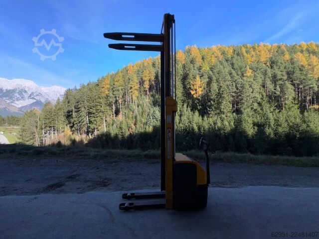 High Lift stacker Jungheinrich EJC 214