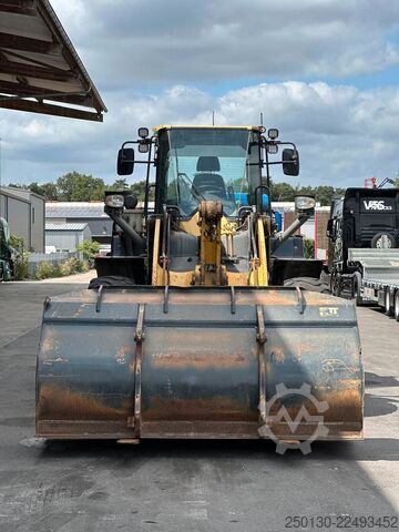Radlader KOMATSU WA 320-7 inkl. Schaufel & Gabel