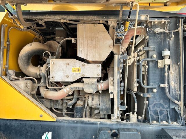 Radlader KOMATSU WA 320-7 inkl. Schaufel & Gabel
