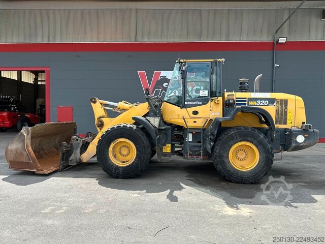 Radlader KOMATSU WA 320-7 inkl. Schaufel & Gabel