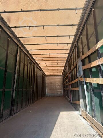 Auflieger mit Pritsche & Plane SCHMITZ CARGOBULL SCB*S3T MegaTrailer Curtainsider Edscha