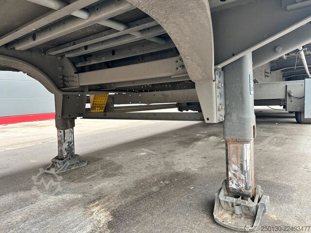 Auflieger mit Pritsche & Plane SCHMITZ CARGOBULL SCB*S3T MegaTrailer Curtainsider Edscha