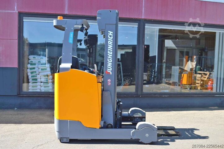 Schubmaststapler Jungheinrich ETV 320