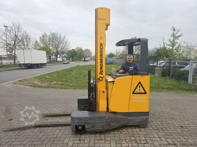 Vierwege Schubmaststapler Jungheinrich ETVQ20