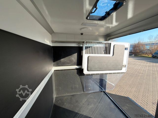 Livestock transporter RENAULT Master STX 5 Sitzer Haras ex. Lang Automatik