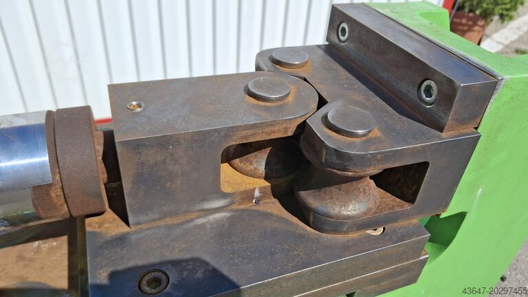 Steel rod straightening Schneider 