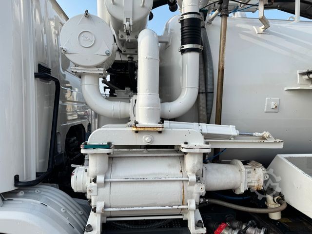 Saugwagen SCANIA P320 4x2 Hvidtved Larsen 7000 L Kombi