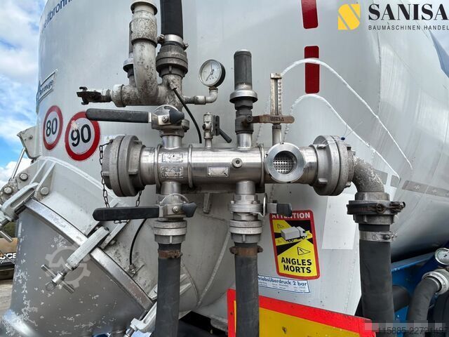 Silo semitrailer Spitzer SK 2760 CAL/Silo-Sattelauflieger/60000 L