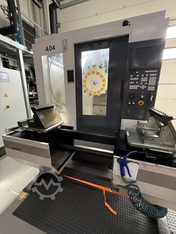 Universal-Bearbeitungszentrum Stama MC014