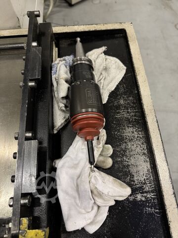 Universal-Bearbeitungszentrum Stama MC014