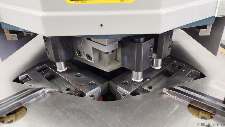 Hydr. Univ. Blechausklinkmaschine DURMAZLAR VN 2006