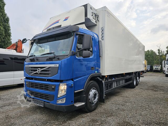 Kühlkoffer-LKW Volvo FM330 Multizone Lenk u. Kühlkoffer