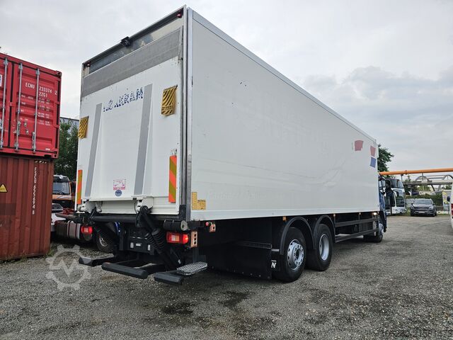 Kühlkoffer-LKW Volvo FM330 Multizone Lenk u. Kühlkoffer