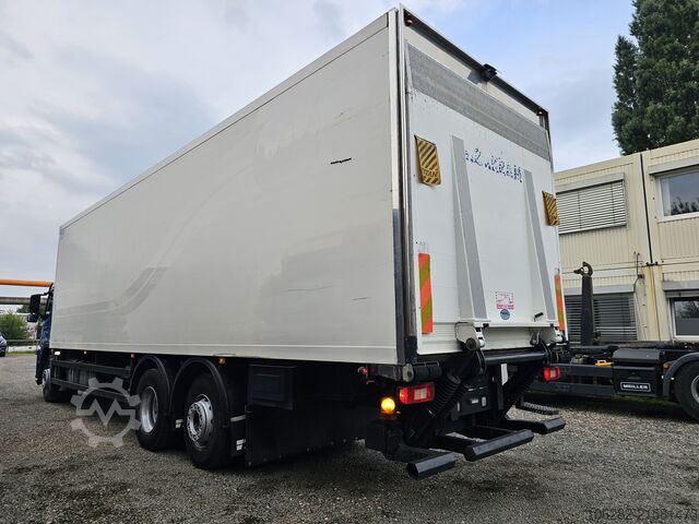 Kühlkoffer-LKW Volvo FM330 Multizone Lenk u. Kühlkoffer