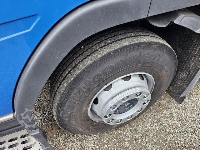 Kühlkoffer-LKW Volvo FM330 Multizone Lenk u. Kühlkoffer