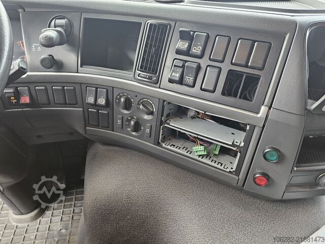 Kühlkoffer-LKW Volvo FM330 Multizone Lenk u. Kühlkoffer