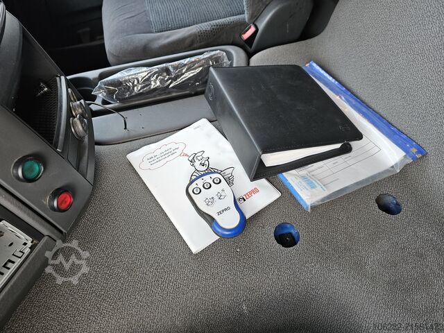 Kühlkoffer-LKW Volvo FM330 Multizone Lenk u. Kühlkoffer