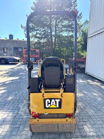 Single drum roller CATERPILLAR CB1.7 / 2019 BJ / 430 Stunden
