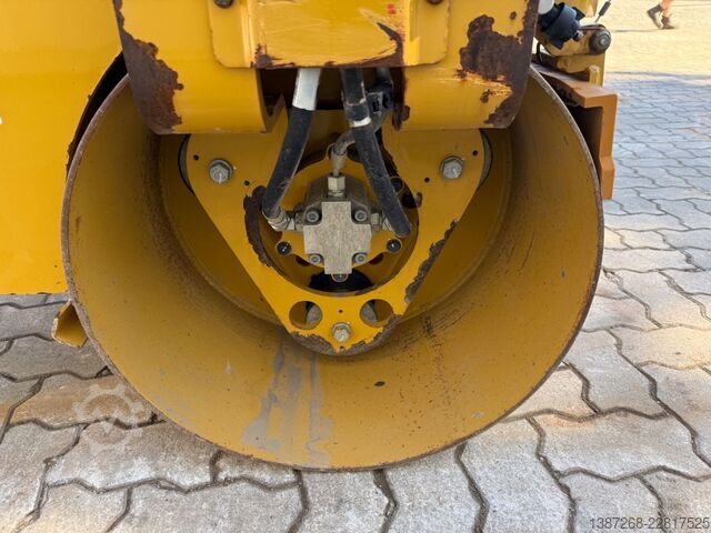 Single drum roller CATERPILLAR CB1.7 / 2019 BJ / 430 Stunden