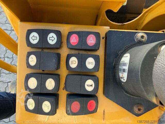 Single drum roller CATERPILLAR CB1.7 / 2019 BJ / 430 Stunden