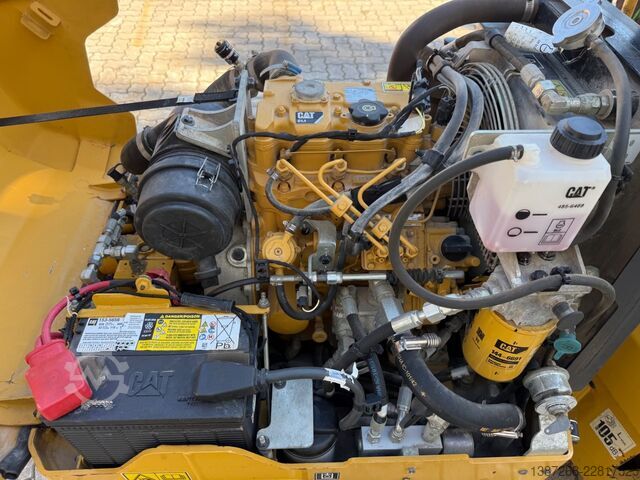 Single drum roller CATERPILLAR CB1.7 / 2019 BJ / 430 Stunden