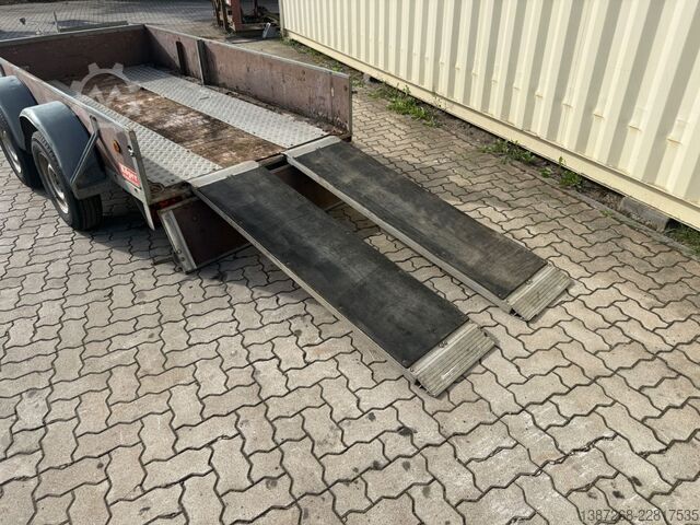 Car trailer  Köper Anhänger mit Verladerampen / TÜV 01/28