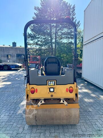 Walzenzug CATERPILLAR CB34B / 2018 BJ / 1.244 Stunden / 4.3 Tonnen
