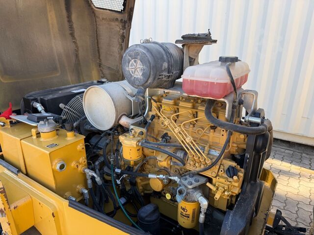 Walzenzug CATERPILLAR CB34B / 2018 BJ / 948 Stunden / 4.3 Tonnen