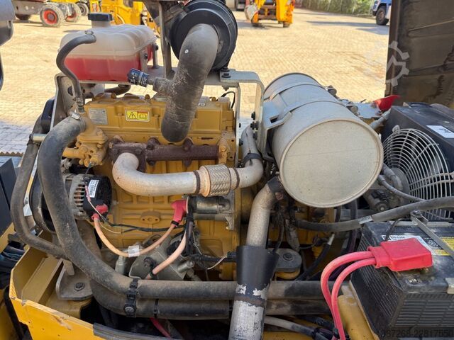 Walzenzug CATERPILLAR CB34B / 2018 BJ / 948 Stunden / 4.3 Tonnen