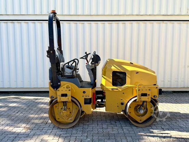 Single drum roller CATERPILLAR CB2.7 / 2018 BJ / 845 H / 2.5 Tonnen