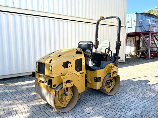 Single drum roller CATERPILLAR CB2.7 / 2018 BJ / 845 H / 2.5 Tonnen