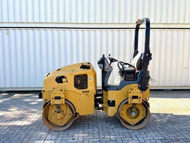 Single drum roller CATERPILLAR CB2.7 / 2018 BJ / 845 H / 2.5 Tonnen