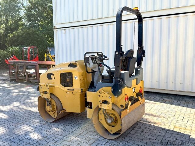 Single drum roller CATERPILLAR CB2.7 / 2018 BJ / 845 H / 2.5 Tonnen