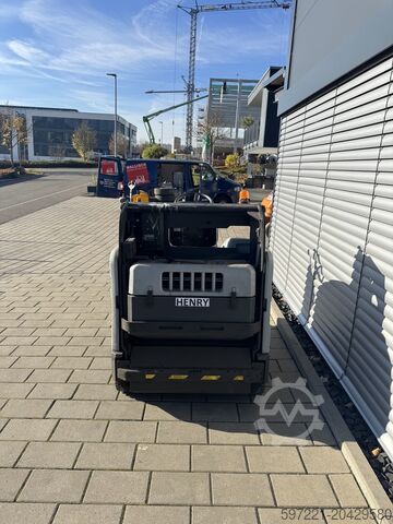 Handgeführte Kehrmaschine Nilfisk SW 4000 Aufstitzkehrmaschine