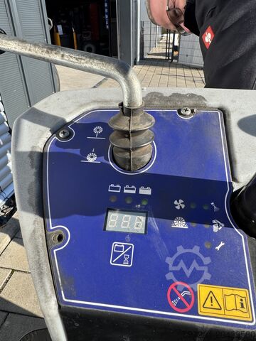 Handgeführte Kehrmaschine Nilfisk SW 4000 Aufstitzkehrmaschine