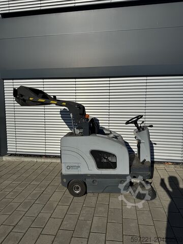 Handgeführte Kehrmaschine Nilfisk SW 4000 Aufstitzkehrmaschine