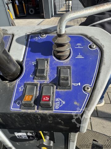 Ride On Sweeper Nilfisk SW 4000 Aufsitzkehrmaschine