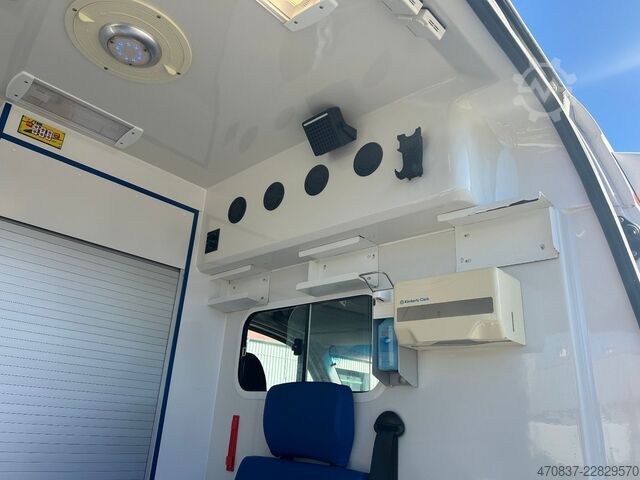 Feuerwehrfahrzeug MERCEDES-BENZ Sprinter 316 / Trage Liege Rampe