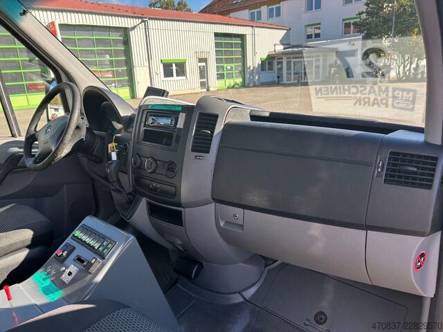 Feuerwehrfahrzeug MERCEDES-BENZ Sprinter 316 / Trage Liege Rampe