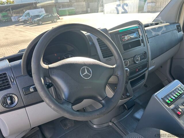 Feuerwehrfahrzeug MERCEDES-BENZ Sprinter 316 / Trage Liege Rampe
