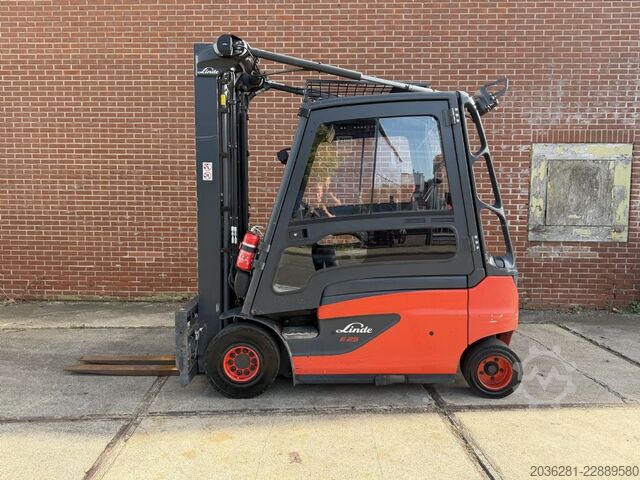 Elektro 4 Rad-Stapler Linde E25L-01