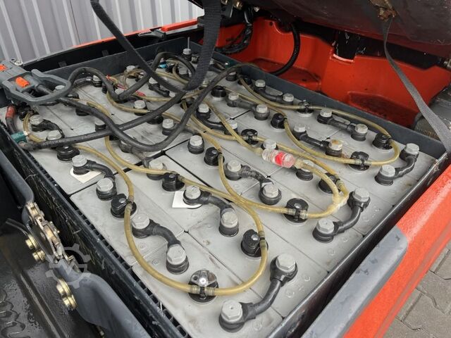 Electric 3-wheel forklift Linde E 16-02