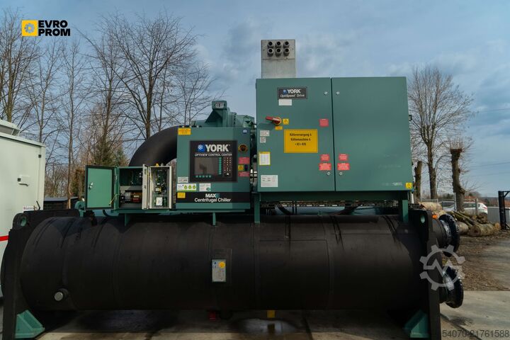 Chiller Used Industrial chiller YORK YK CF CG Q7 5CK F 2200 kW